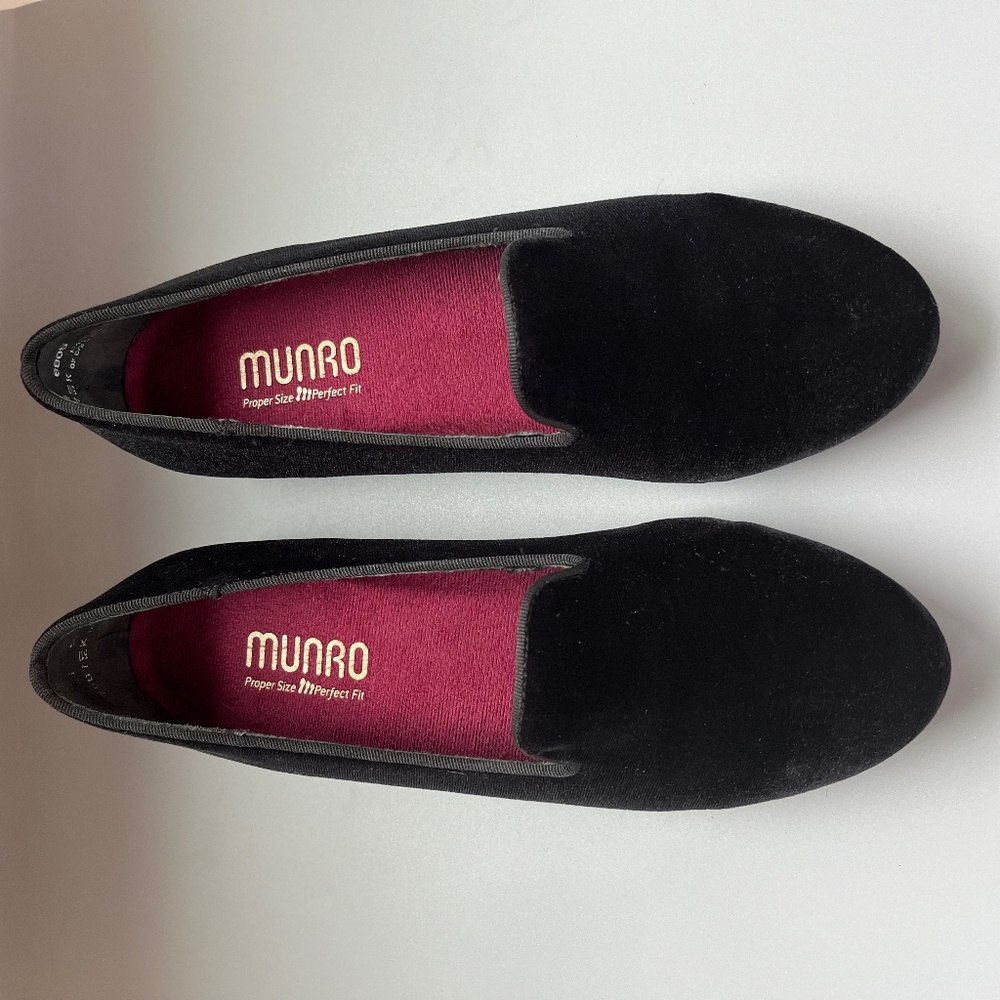 Munro Elena Flat-Size 7 M